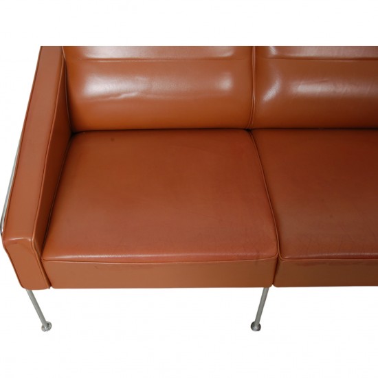 Arne Jacobsen 3303 2.seater sofa in cognac leather