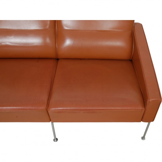 Arne Jacobsen 3303 2.seater sofa in cognac leather