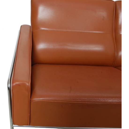 Arne Jacobsen 3303 2.seater sofa in cognac leather