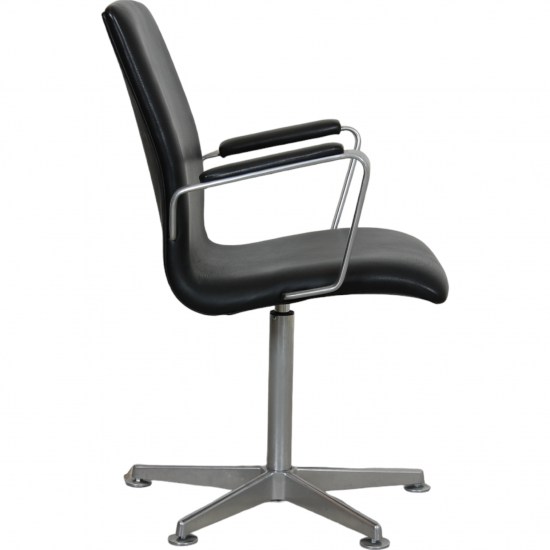 Arne Jacobsen Oxford chair in black leather