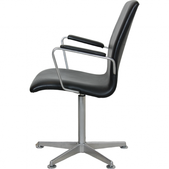 Arne Jacobsen Oxford chair in black leather