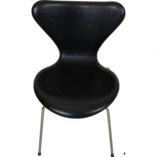 Sæt med fire Arne Jacobsen Syver stole i sort Essential læder