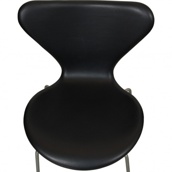 Sæt på fire Arne Jacobsen Syver stole i sort læder 