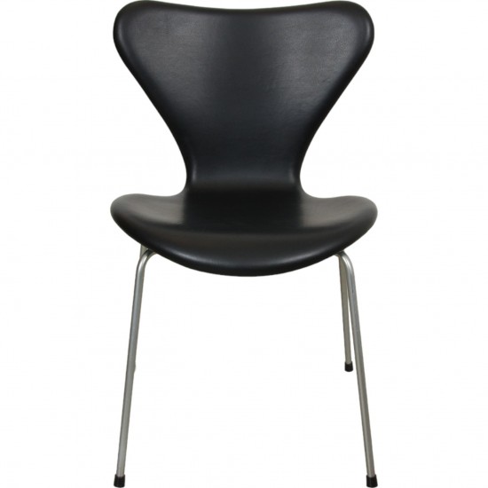 Set of four Arne Jacobsen Seven chairs in black leather 