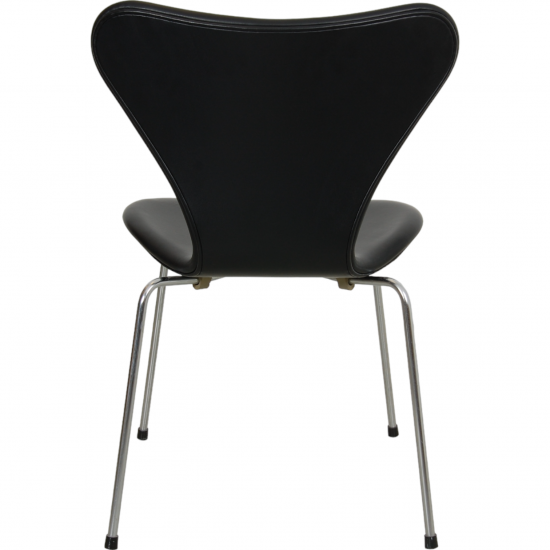 Set of six Arne Jacobsen Seven chairs in black leather