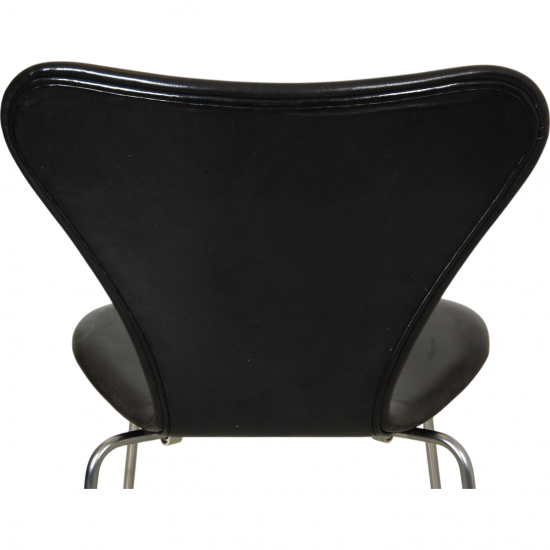 Set of 6 Arne Jacobsen Seven chairs in black leather