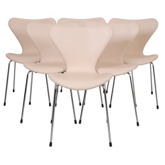 Set of 6 Arne Jacobsen Seven chairs in natural leather