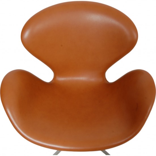 Arne Jacobsen Swan chair in cognac classic leather with tilt