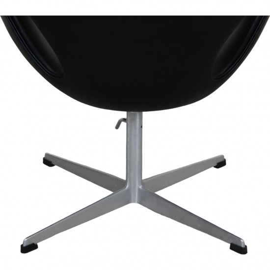 Arne Jacobsen Swan chair with Height-adjustment in black leather