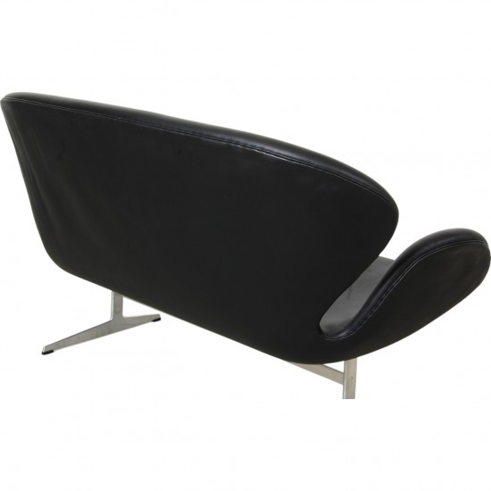 Arne Jacobsen Svane sofa i sort Aura læder