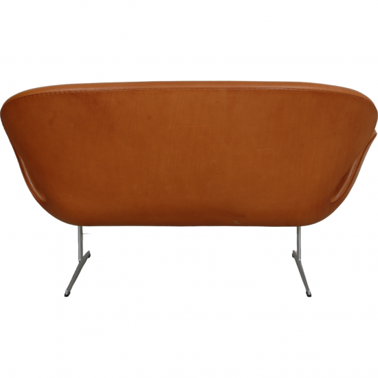 Arne Jacobsen Swan sofa in cognac leather