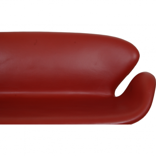 Arne Jacobsen Swan sofa in red leather