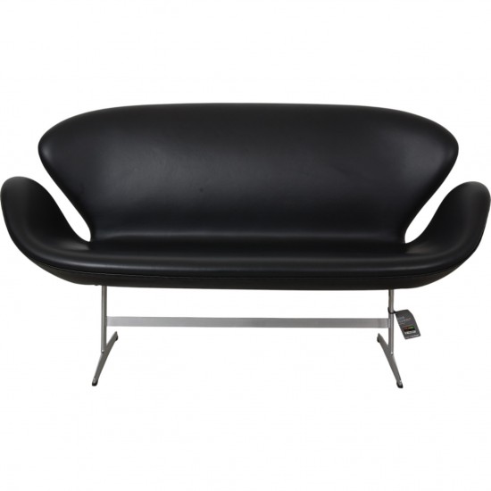 Arne Jacobsen Swan sofa in black Essential leather