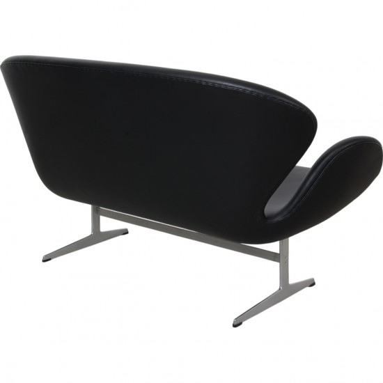 Arne Jacobsen Swan sofa in black Essential leather