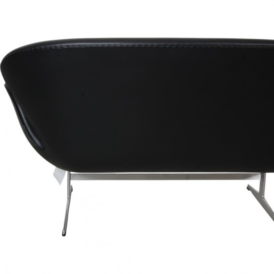 Arne Jacobsen Swan sofa in black Essential leather