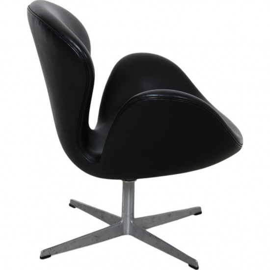 Arne Jacobsen vintage Swan chair in black leather