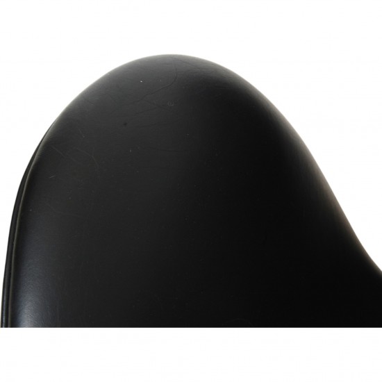 Arne Jacobsen vintage Swan chair in black leather