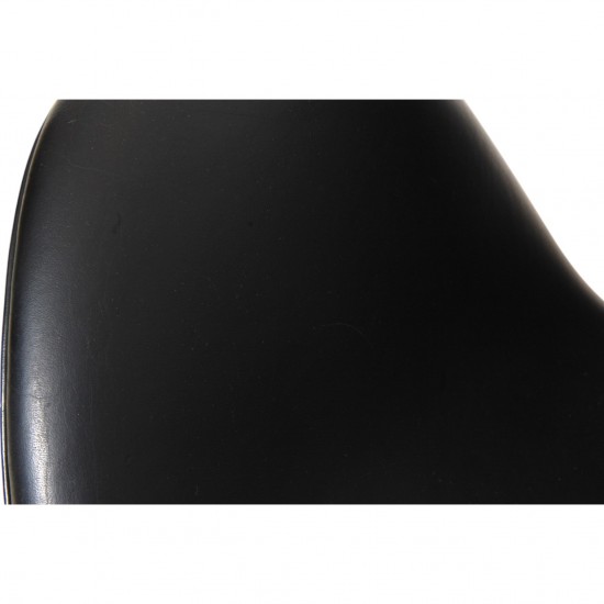 Arne Jacobsen vintage Swan chair in black leather