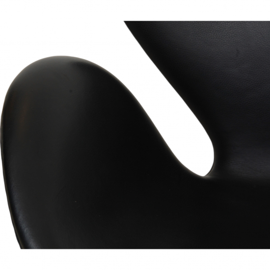 Arne Jacobsen Swan chair in black Aura leather