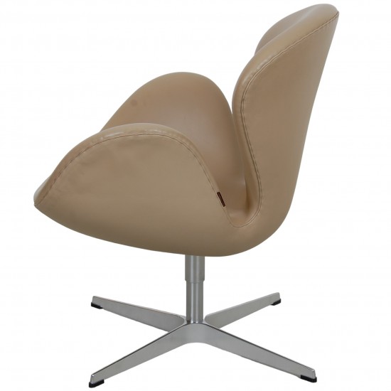 Arne Jacobsen Swan chair in beige essential leather