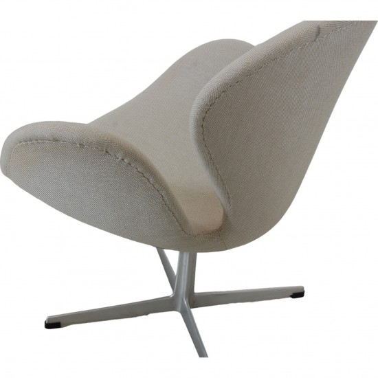 Arne Jacobsen vintage swan chair in hallingdal fabric