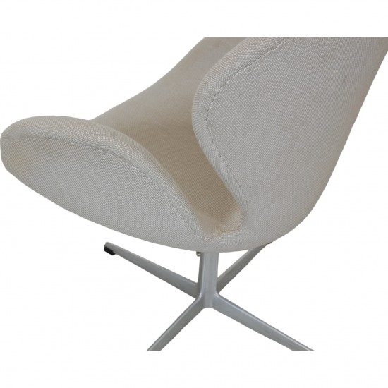 Arne Jacobsen vintage swan chair in hallingdal fabric