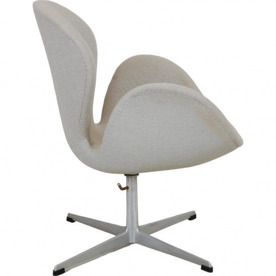 Arne Jacobsen vintage swan chair in hallingdal fabric