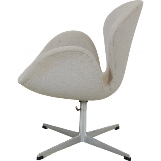 Arne Jacobsen vintage swan chair in hallingdal fabric