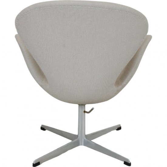 Arne Jacobsen vintage swan chair in hallingdal fabric