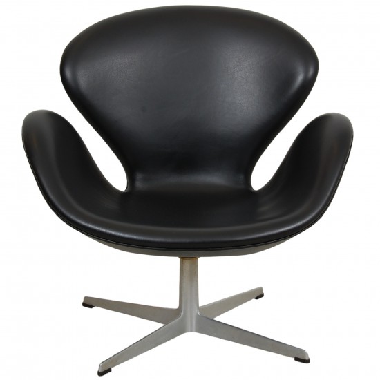 Arne Jacobsen Swan chair low model in black leather