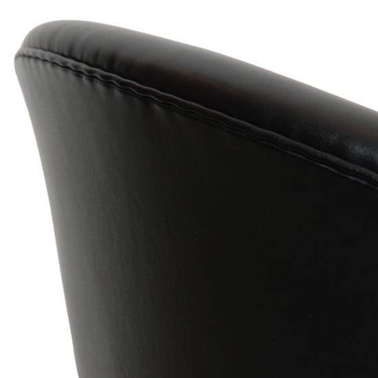 Arne Jacobsen Swan chair low model in black leather