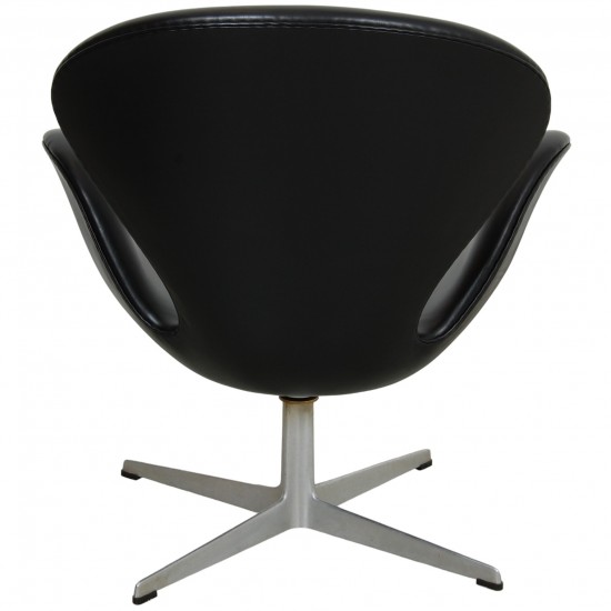 Arne Jacobsen Swan chair low model in black leather