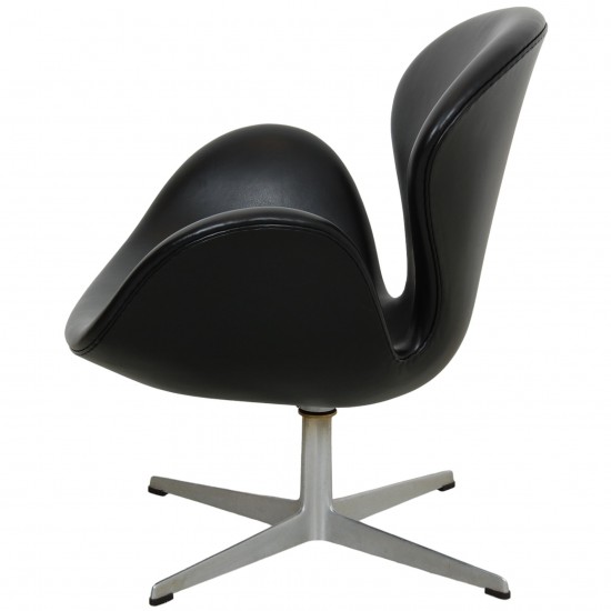 Arne Jacobsen Swan chair low model in black leather