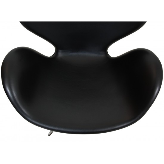 Arne Jacobsen Swan chair low model in black leather