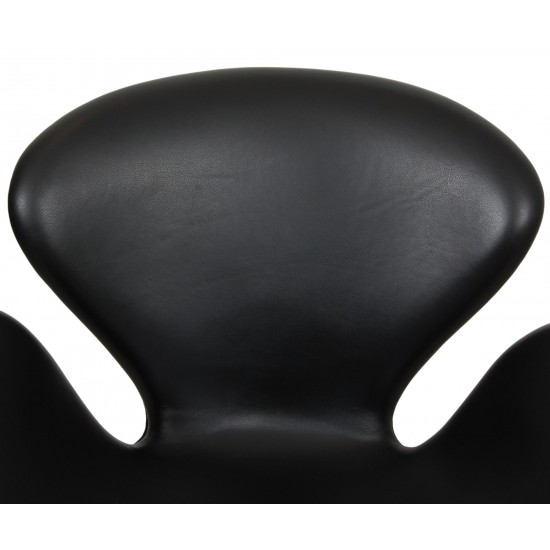 Arne Jacobsen Swan chair low model in black leather