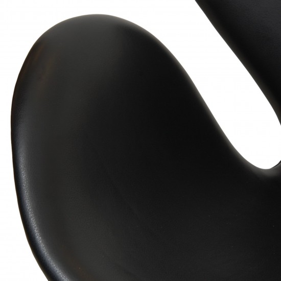 Arne Jacobsen Swan chair low model in black leather