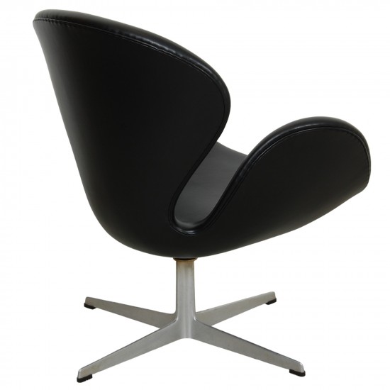 Arne Jacobsen Swan chair low model in black leather