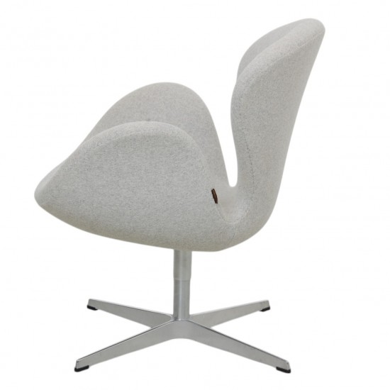 Arne Jacobsen Swan chair in grey Divina Melange fabric