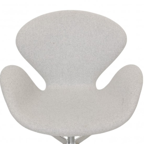 Arne Jacobsen Swan chair in grey Divina Melange fabric