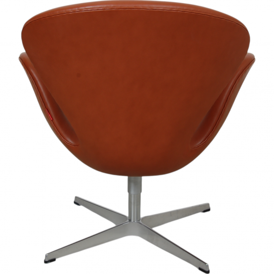 Arne Jacobsen Swan chair in cognac Aura leather