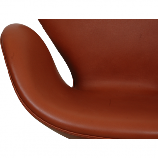 Arne Jacobsen Swan chair in cognac Aura leather