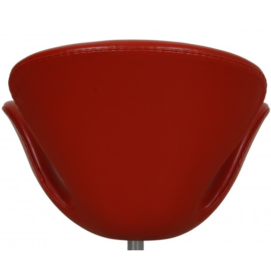 Arne Jacobsen Swan chair in red Aura leather