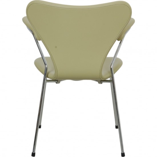 Arne Jacobsen Seven armchair reupholstered in green Paloma leather