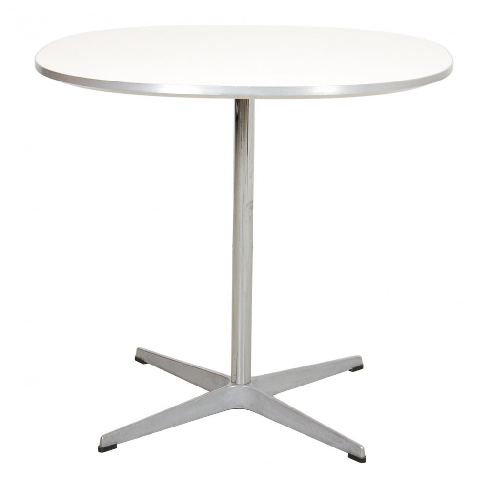 Arne Jacobsen white super circular cafe table Ø: 75 Cm. | For Sale ...