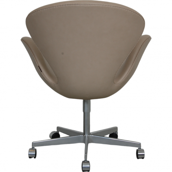 Arne Jacobsen Swan office chair in beige leather