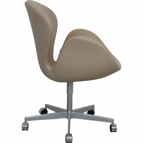 Arne Jacobsen Swan office chair in beige leather