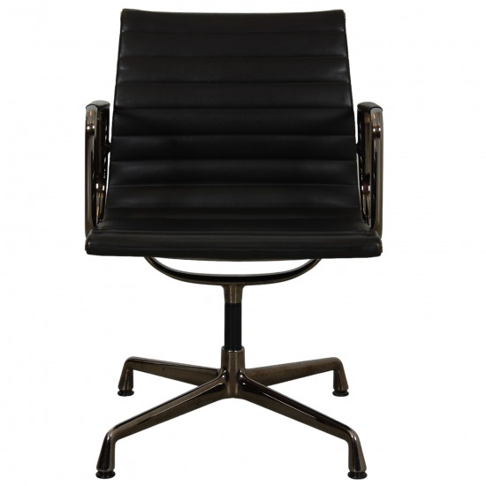 Charles Eames Ea-108 i mørkbrunt læder