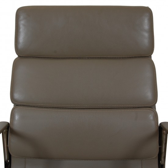 Charles Eames EA-219 office chair in grey leather