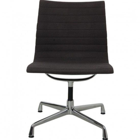 Eames EA-105 in grey hopsak fabric