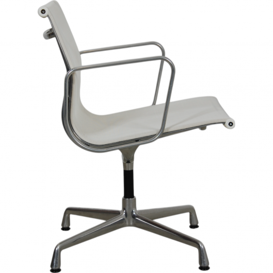 Charles Eames Ea-108 stol i hvidt mesh, aluminium stel